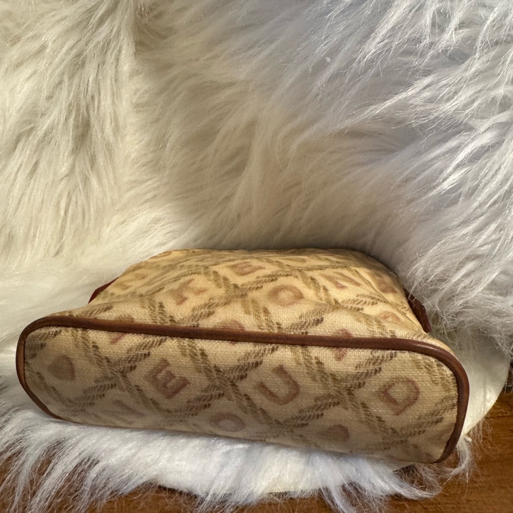 Dooney & Bourke Pouch 📦💌🎄 - Picture 2 of 6